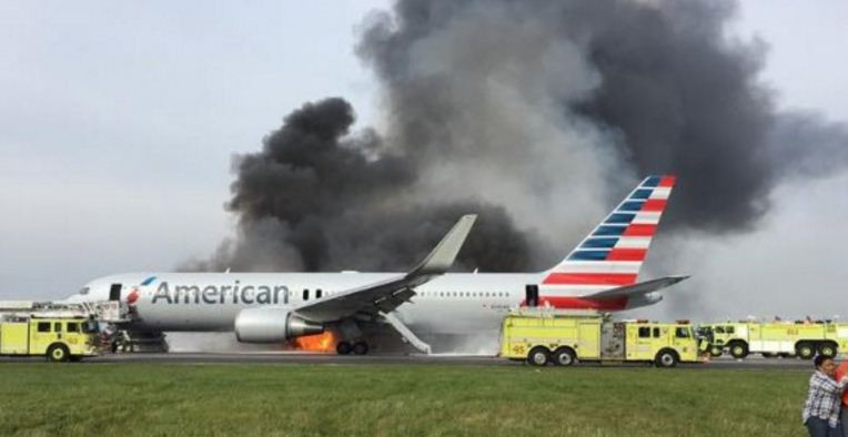 Mai multe persoane, ranite usor dupa ce un Boeing American Airlines a luat foc la decolare pe aeroportul O'Hare din Chicago