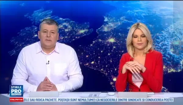 Un american din California nu a vrut sa astepte Craciunul pentru un spectacol cu lumini si muzica. Cum si-a impodobit casa