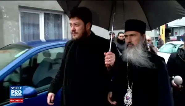 Vin de la Nazarcea, cumparat la suprapret si vandut ca vin liturgic in biserici. Acuzatii grave la adresa IPS Teodosie