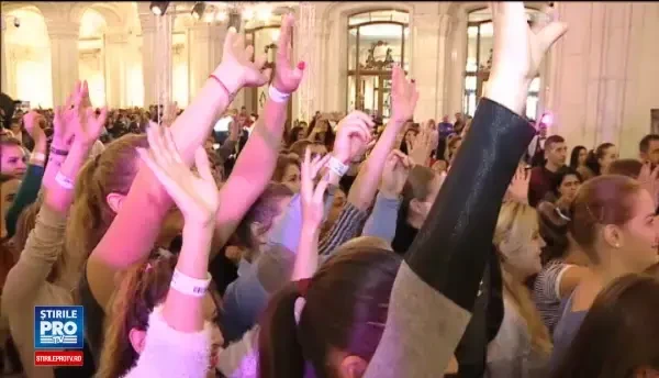 Oferte inedite la cel mai mare targ de nunti, de la Palatul Parlamentului. Senzatia editiei, rochia de mireasa de 21 de lei