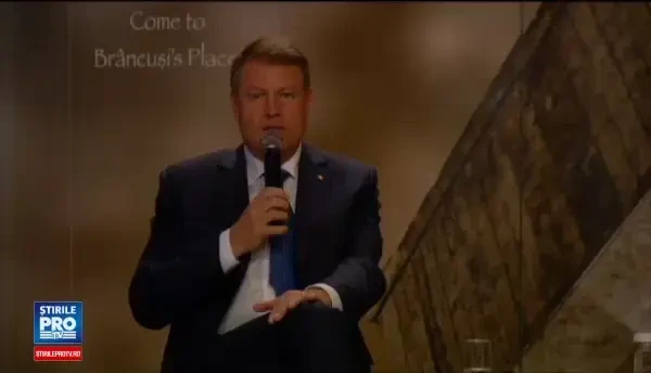 Orasul lui Brancusi e aur. Klaus Iohannis s-a fotografiat la Masa Tacerii din Targu Jiu