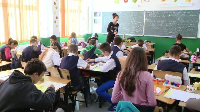 Copiii de gradinita si din clasele primare au intrat in vacanta pana pe 6 noiembrie