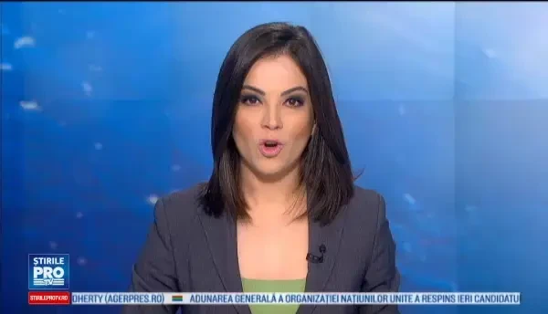 O acrobata chineza a reusit un truc extraordinar. Ce a putut sa faca cu 305 cercuri simultan, fara sa isi foloseasca mainile