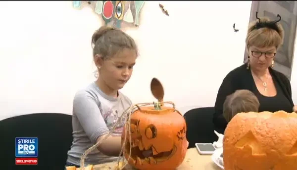 Petrecerile tematice de Halloween pot fi inlocuite cu atelierele de sculptat dovleci