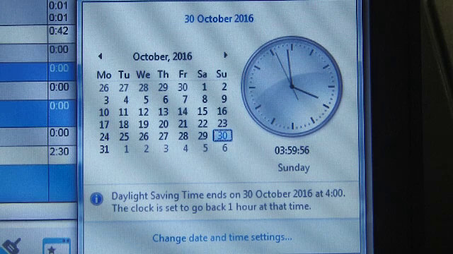 Astazi este cea mai lunga zi din an dupa trecerea la ora de iarna. Reactiile celor pe care schimbarea orei i-a prins la munca
