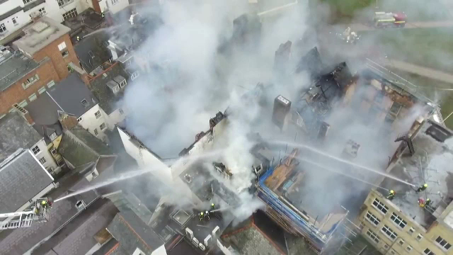 Cel mai vechi hotel din Anglia, distrus de un incendiu. A fost construit acum 250 de ani si a facut fata bombardamentelor