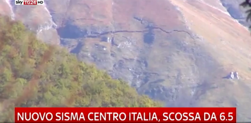 cutremur in Italia, 30 octombrie, munte crapat