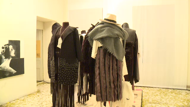 Proiectele de diploma ale studentilor la arte si design, scoase la vanzare la Palatul Stirbei. Cat costa o tinuta