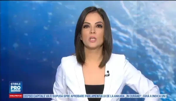 Lovit in plin dupa ce a oprit cu masina intr-o statie RATB. Trei persoane au fost transportate la spital