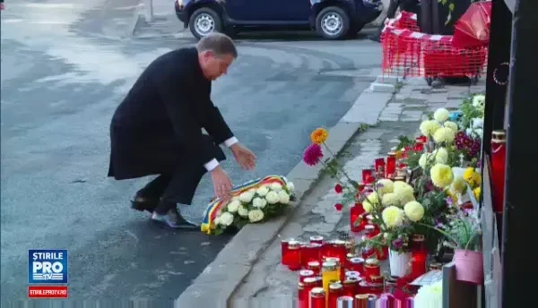 Klaus Iohannis a depus flori si lumanari la Colectiv