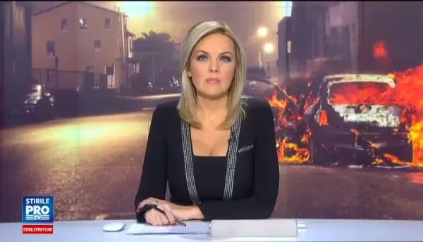 Tanar de 23 de ani, la un pas de moarte dupa ce a adormit la volan si a intrat cu masina intr-un copac. Cine l-a salvat