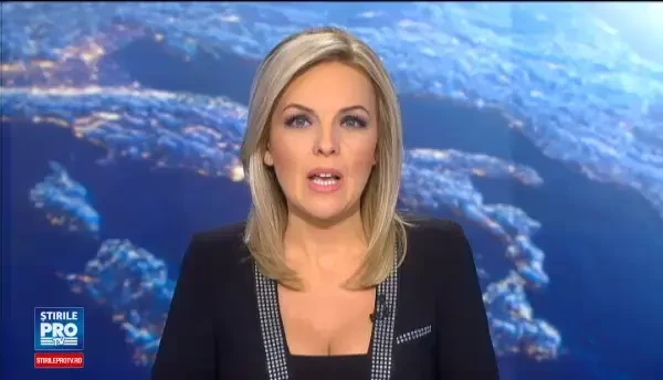 O fetita de 3 ani plange cand afla ca sora ei geamana este cu un minut mai mare