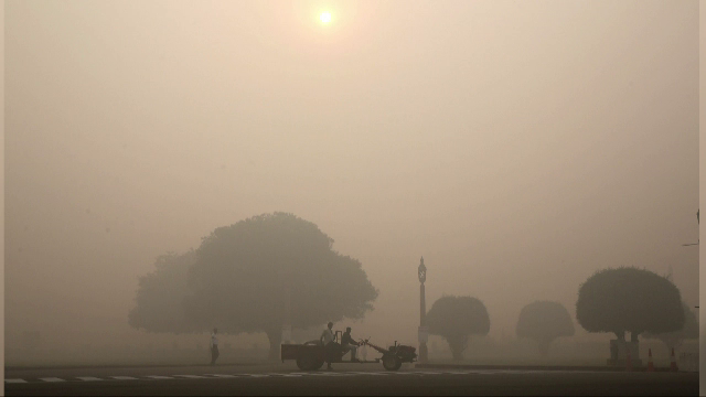 Nivelul de poluare in New Delhi a crescut brusc in timpul unui festival, din cauza artificiilor. Solutia autoritatilor