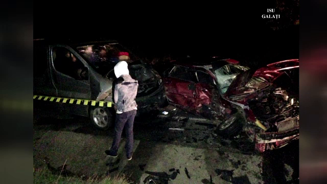 Accident in lant soldat cu 3 morti si 11 raniti, in judetul Galati. Mai multe ambulante au ajuns la fata locului