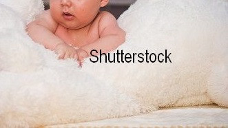 Si-au lasat fiica de numai 4 luni in fata semineului, pentru a se incalzi, dar s-a intamplat o tragedie. Ce a patit