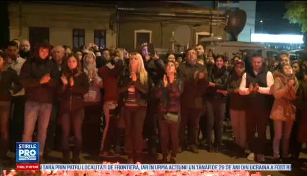Gestul impresionant facut aseara, in fata clubului Colectiv, la ora 22:32, cand s-a declansat tragedia in urma cu un an