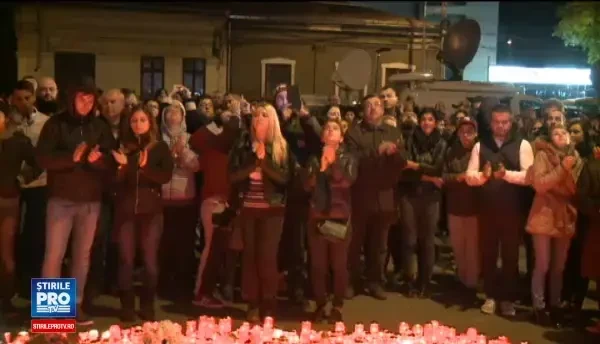 Gestul impresionant facut duminica in fata Colectiv, la ora 22:32, cand s-a declansat tragedia in urma cu un an
