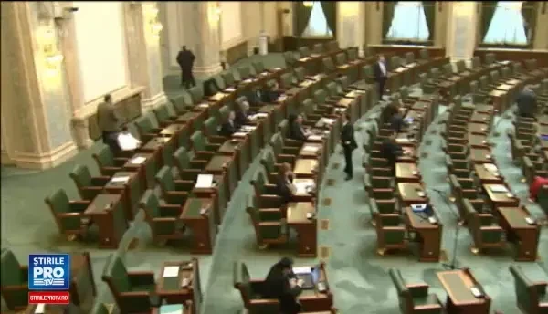 27 de legi, adoptate tacit pentru ca parlamentarii nu mai vin la munca si se ocupa doar de campania electorala