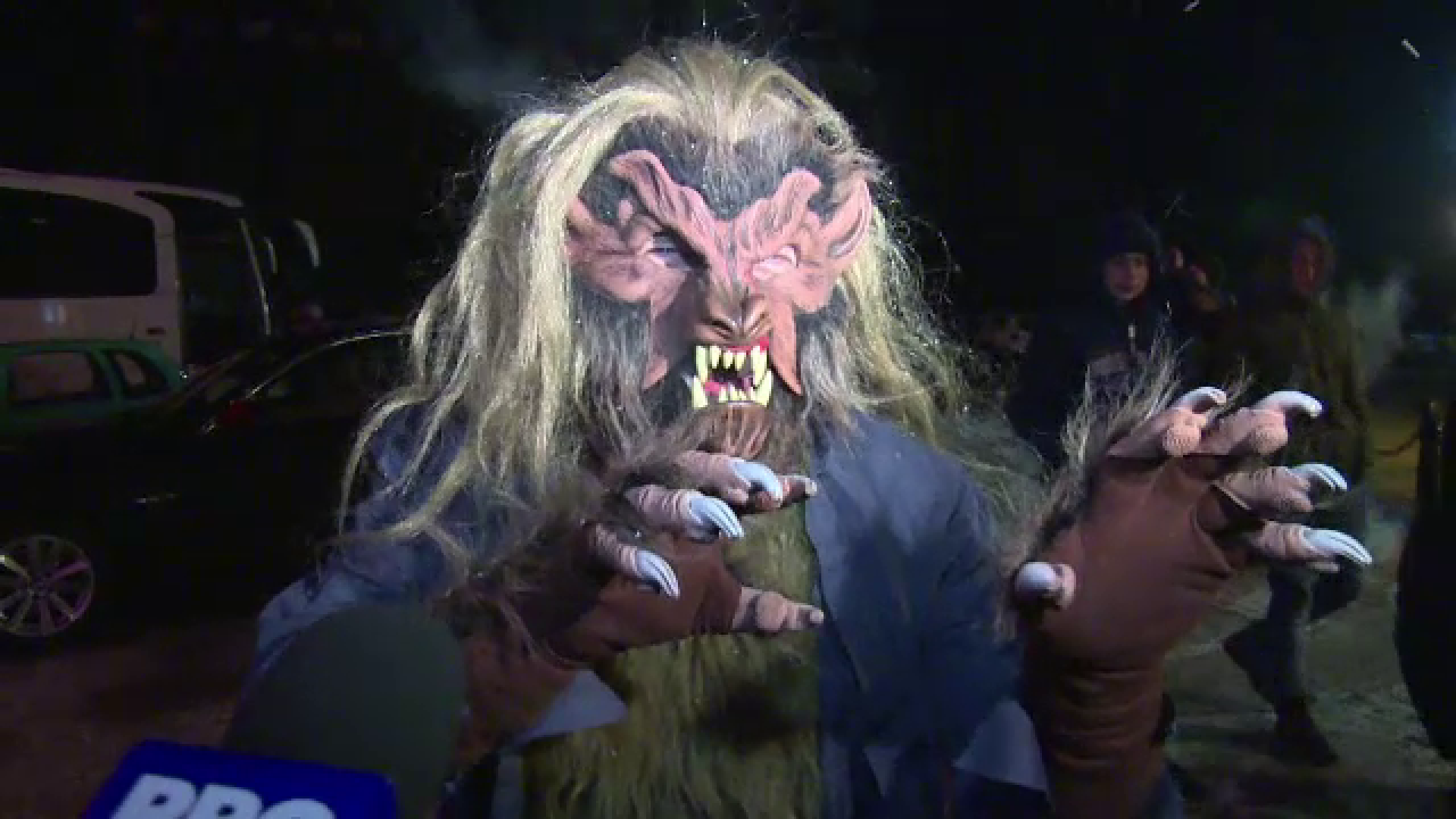 Toate creaturile din filmele de groaza si-au dat intalnire la Castelul lui Dracula: "Iubesc Romania! E fantastic aici!"