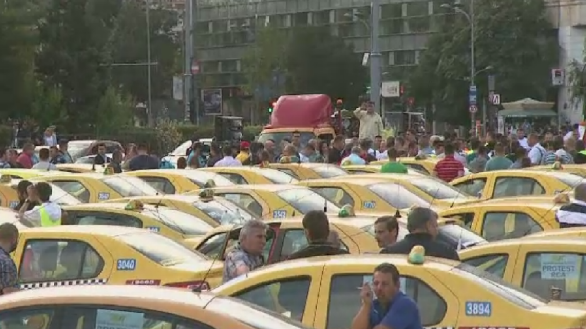 Nou protest al transportatorilor, miercuri, in Capitala. Restrictii de circulatie in Piata Victoriei pana la ora 17:00