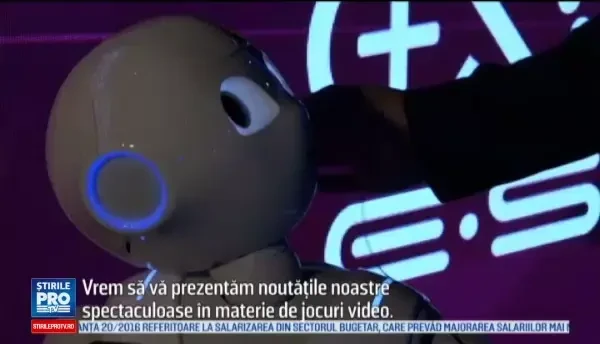 Roboti care vorbesc si console cu jocuri in realitatea virtuala, la cel mai mare targ pentru jocuri video, in Madrid