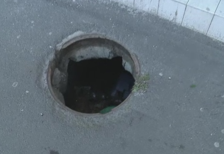 Suma pe care Primaria Cluj-Napoca si Compania de Apa trebuie sa o plateasca unui italian care a cazut intr-un canal