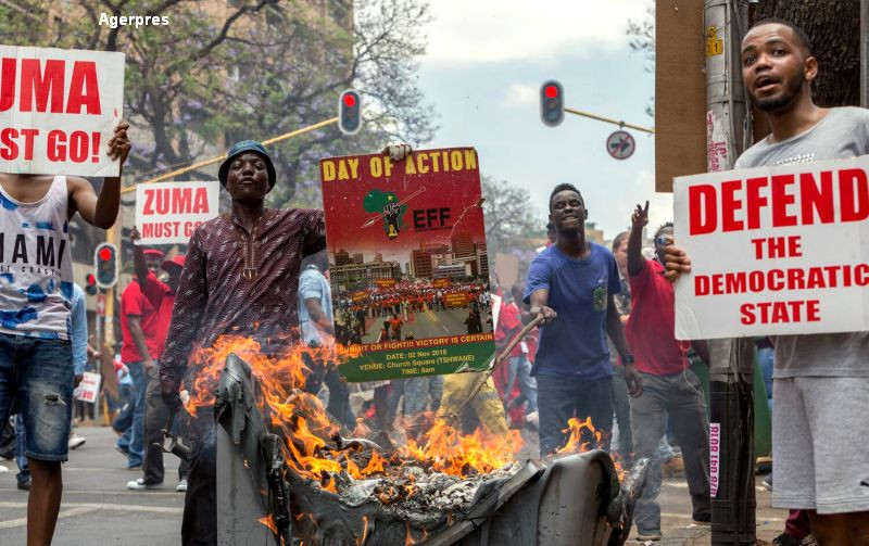 Presedintele Africii de Sud, implicat intr-un scandal de coruptie. Politia a tras cu gloante de cauciuc in manifestanti