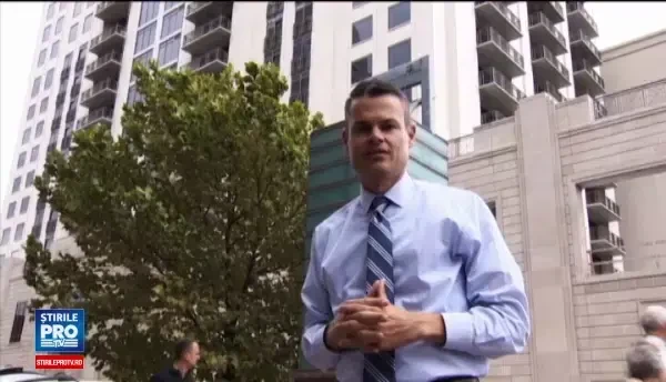 Cum arata una dintre cele mai spectaculoasa piscine, suspendata in varful unui loc de 40 etaje