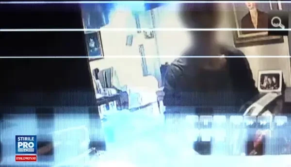 Experiment Stirile ProTV: cate defecte inventeaza mecanicii la o masina cu un simplu furtun decuplat. Costa 8.000 de lei