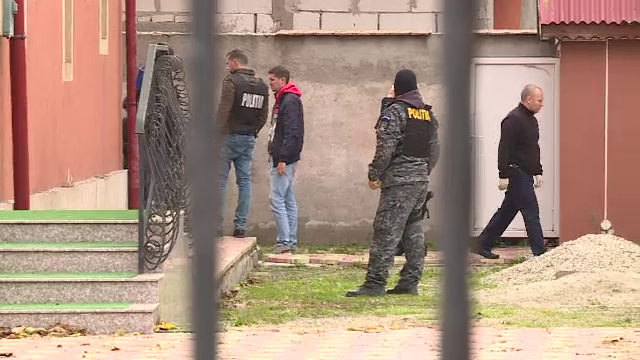Peste 300 de politisti au descins la 31 de adrese din Ilfov si Bucuresti. Gruparile, banuite de camatarie si santaj