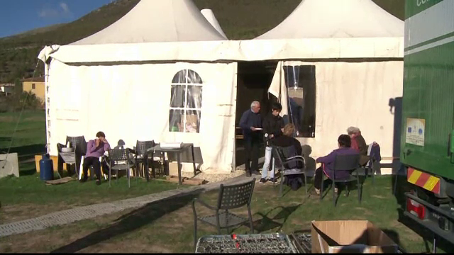 Speriati de cutremure, romanii din centrul Italiei vor sa se intoarca acasa. Ce le-a transmis primarul unui oras afectat