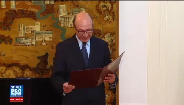 Traian Basescu si sotia lui, Maria, sunt cetateni moldoveni. Fostul presedinte vrea pasaport moldovenesc cat mai repede