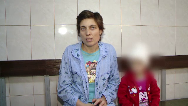 La 7 ani, cantareste 10 kilograme si arata ca un copil de 3 ani. De ce nu si-a dus o mama baiatul la medic timp de un an