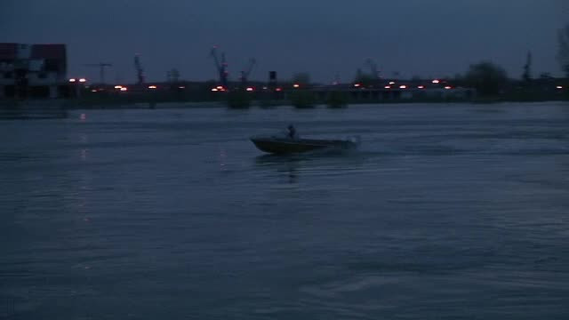 6 raniti si 2 persoane la un pas sa se inece, dupa ce doua ambarcatiuni s-au ciocnit pe Dunare. Planul rosu, activat