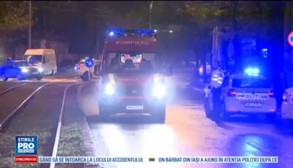 Accident violent in Capitala, dupa ce o masina a derapat pe soseaua uda si a intrat in copac. Un barbat, in stare grava