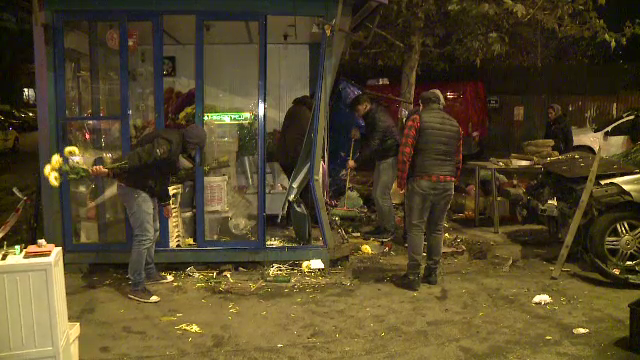 Accident vineri noapte pe Soseaua Colentina din Capitala. O florarie a fost distrusa si 2 barbati au avut nevoie de ingrijiri