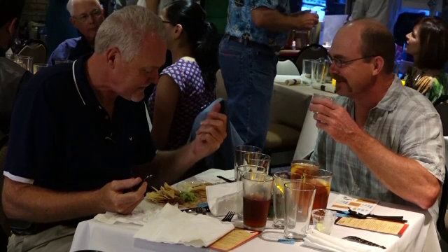 Motivul pentru care tot mai multi oameni dau puiul pe viermi si insecte. In 2050, cu totii vom manca asa, spun specialistii