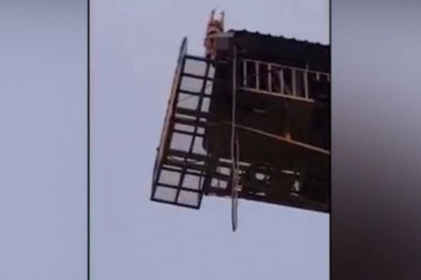 Momentul ingrozitor in care o femeie cade in gol, in timp ce facea bungee-jumping. Ce s-a intamplat cu ea. VIDEO