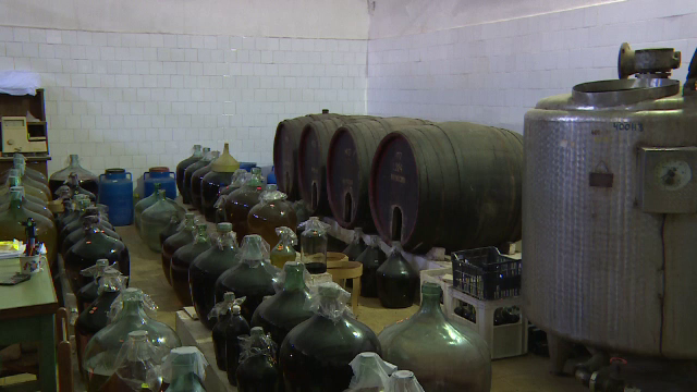 Singurul institut de cercetare a viei si a vinului din Romania, lasat in ruina, desi angajatii au facut performanta