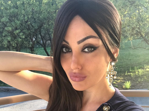 Fotomodelul de 28 de ani care sufera de cancer. Gestul facut pentru un prieten cameraman, care se lupta cu aceeasi boala