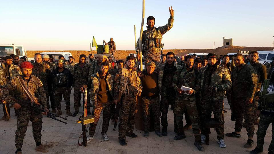 luptatori SDF inainte sa atace Rojava