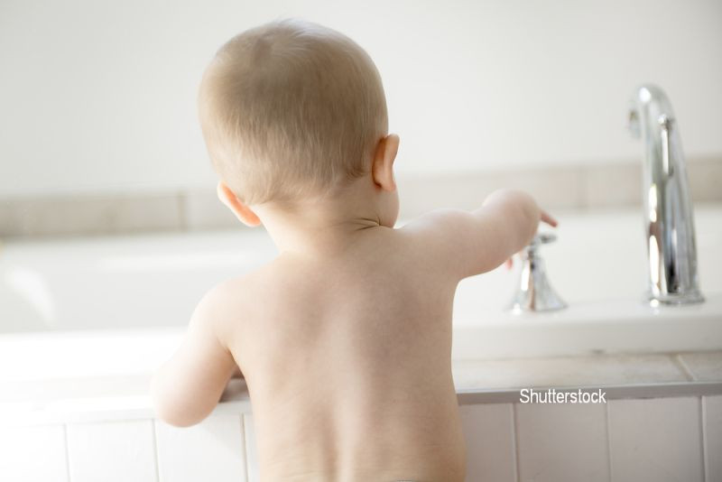 O femeie si-a lasat nesupravegheata fiica de nici doi ani si s-a intamplat o tragedie. Motivul neglijentei este revoltator