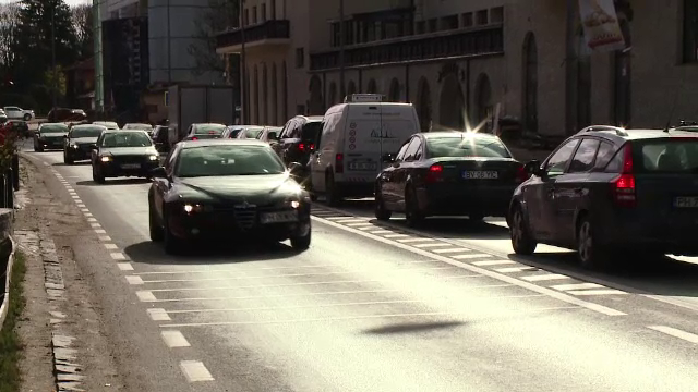 Cozi, nervi si aglomeratie infernala pe DN 1. Turistii care s-au intors de la munte au stat ore intregi blocati in coloana