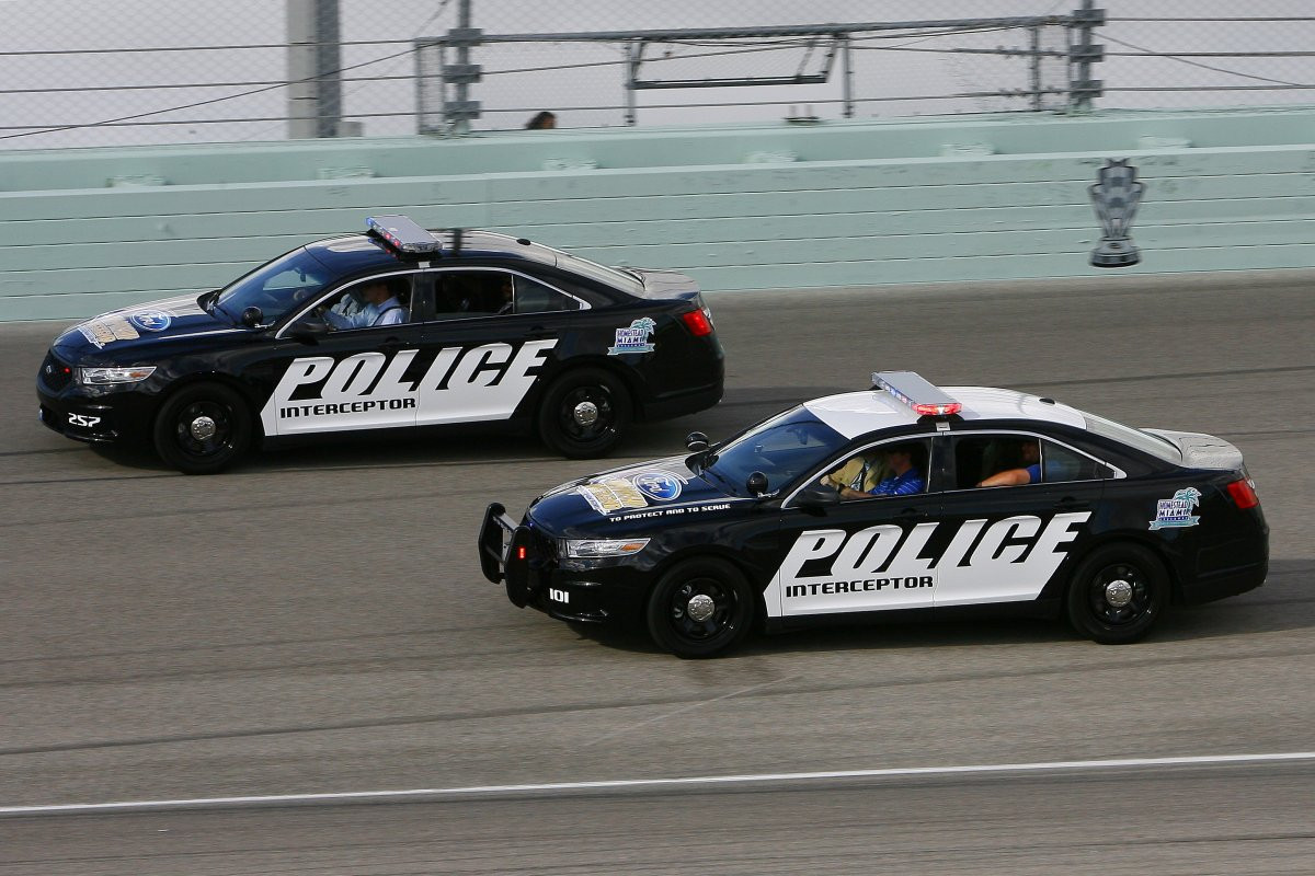 Masinile de politie pe care n-ai vrea sa le ai vreodata pe urme. Topul celor mai rapide vehicule ale politistilor americani :)