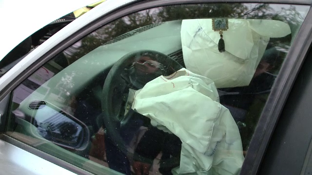 Un sofer din Timisoara a intrat intr-un autoturism care circula regulamentar si a avariat 3 masini. Ce au patit pasagerii