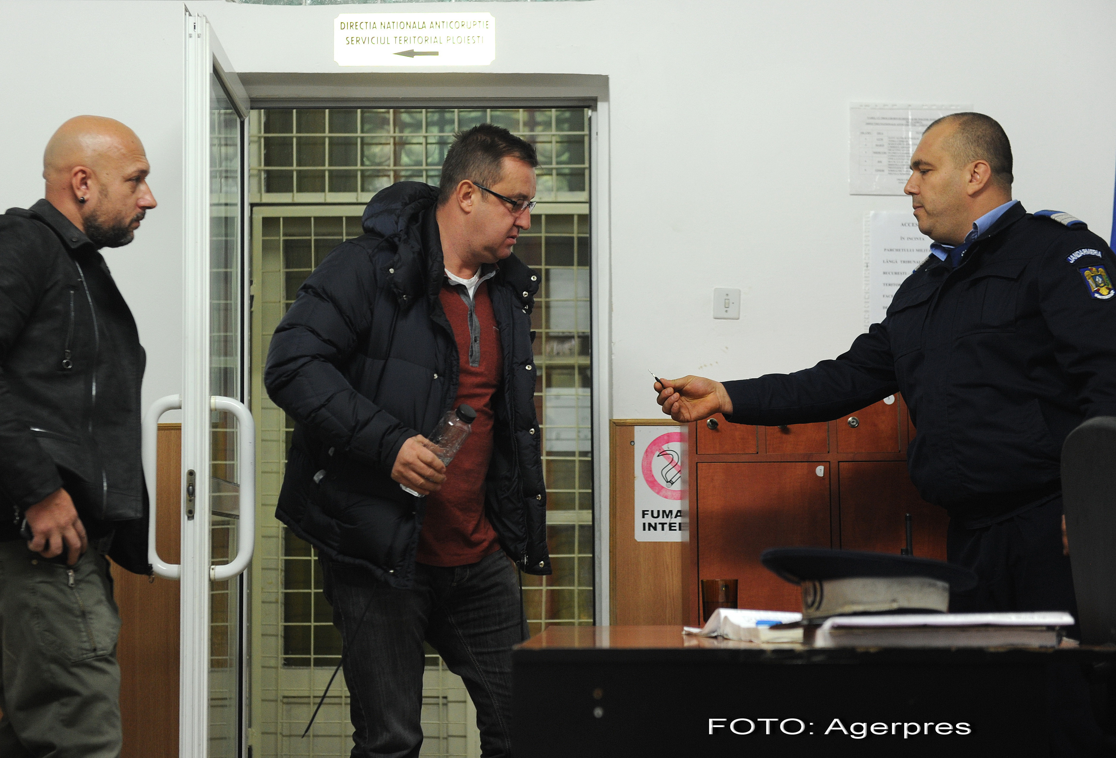 Fostul sef al ANAF Sorin Blejnar, retinut de procurorii DNA. "Afacerea" care i-ar fi adus in buzunar 10 milioane de lei