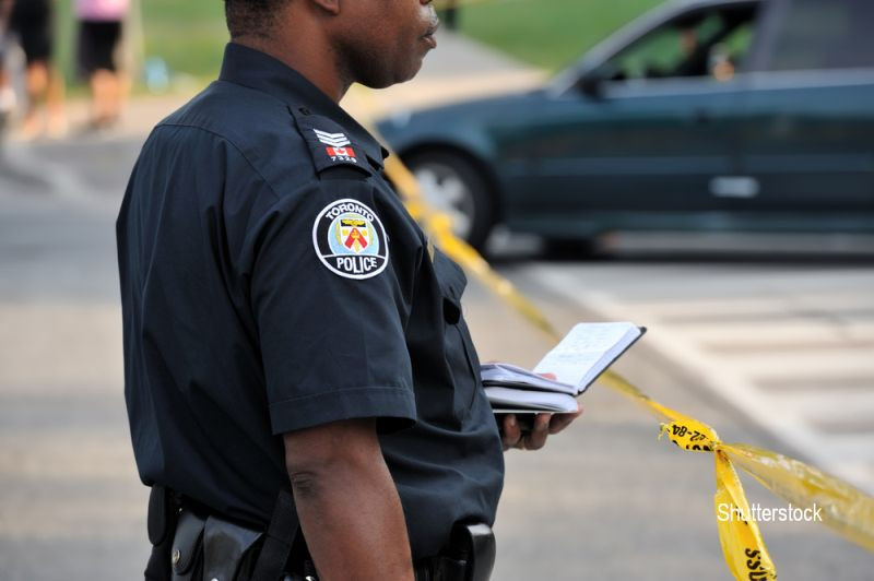 Un barbat bolnav de hepatita C s-a razbunat pe un politist si l-a muscat de picior. Pedeapsa pe care a primit-o