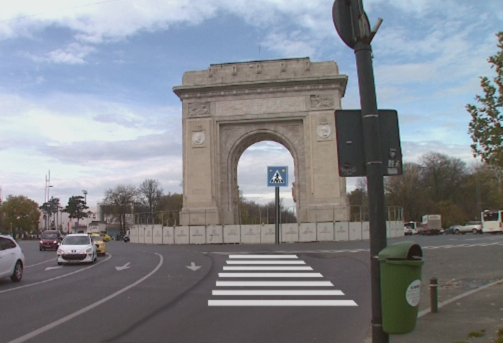 Construit acum un secol in 2 ani, dar reconsolidat in 3. Autoritatile promit sa deschida Arcul de Triumf de Ziua Nationala