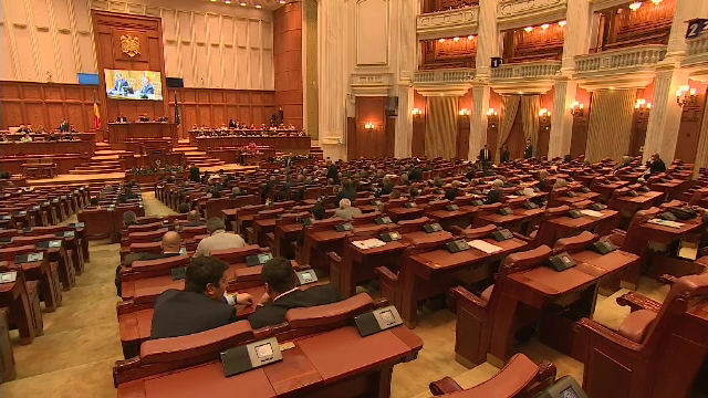 Salariile din spitale si scoli, marite cu scandal in Parlament. In sala ar fi fost 153 de deputati, dar s-a votat de 185 ori