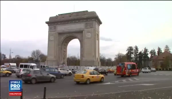Construit acum un secol in 2 ani, dar reconsolidat in 3. Autoritatile promit sa deschida Arcul de Triumf de Ziua Nationala
